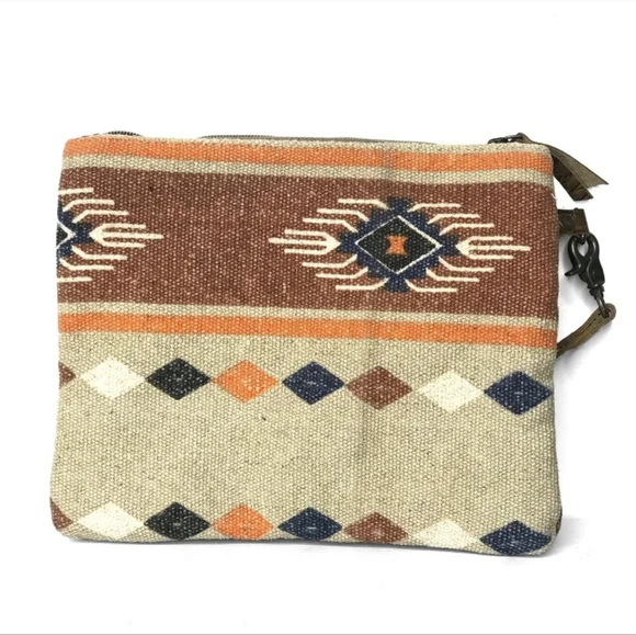 LAST ONE! Gorgeous Handmade Genuine Leather and Aztec Canvas Clutch - Picture 3 of 6
